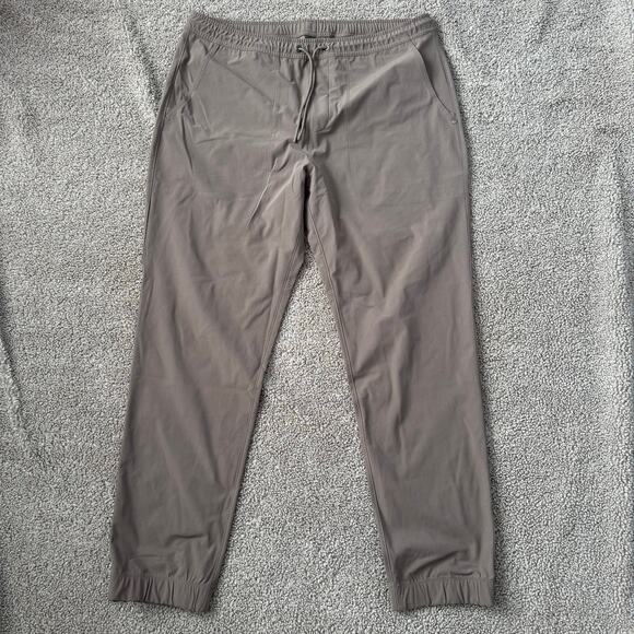Vuori Men’s Meta Jogger 30” Smokey Taupe - Size XXL - Picture 1 of 9